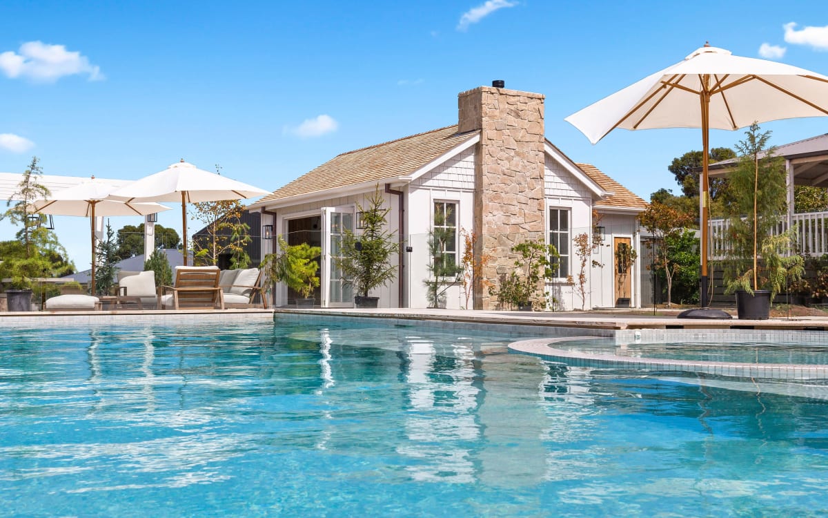 Oakstone Estate Guesthouse, Pool, Spa, 3 Acres, Rural, Modern Farmhouse