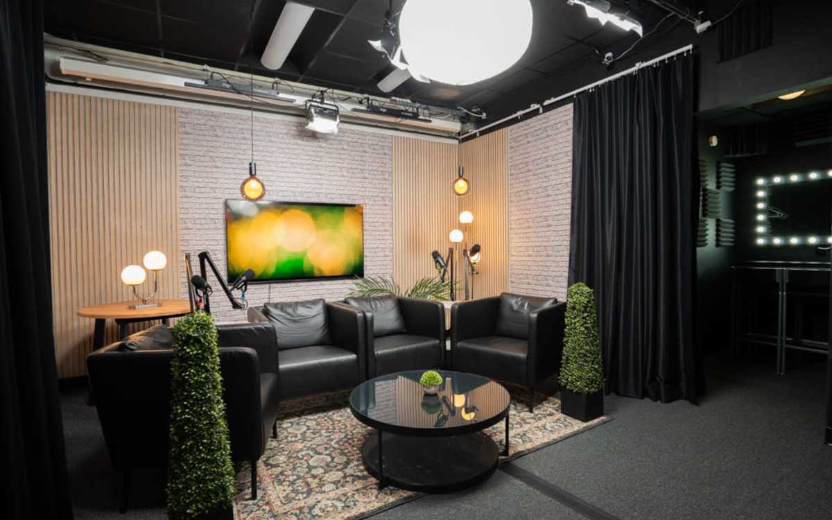 The Speak Easy Lounge (Video Podcast Studio), Pittsburgh, PA ...