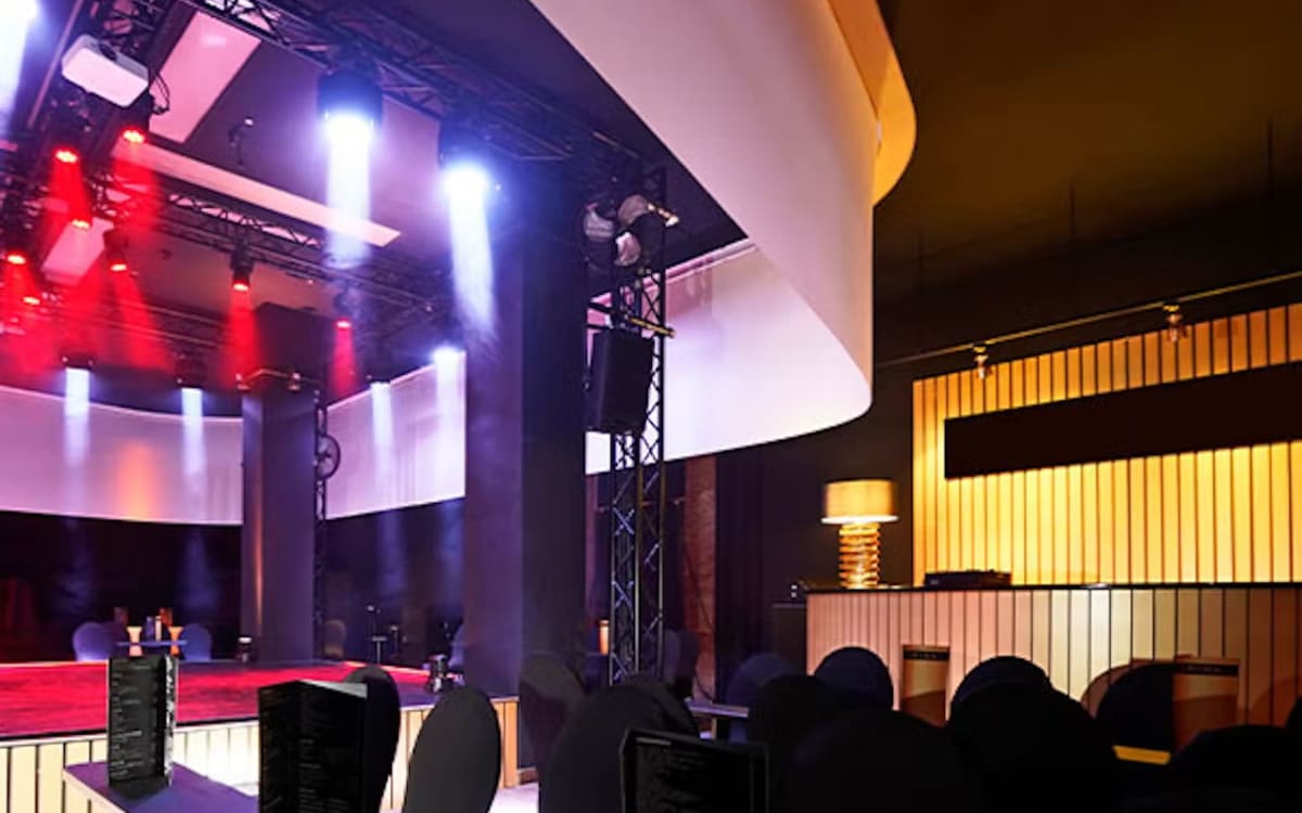 Showbühne Berlin Außergewöhnliche Showbühne für Foto & Video Production, Berlin Production