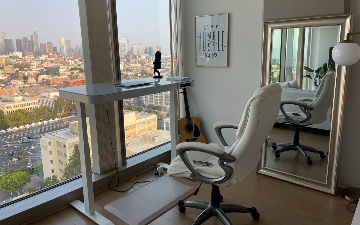 Koreatown Apartment with Downtown Skyline View, Los Angeles, CA Off