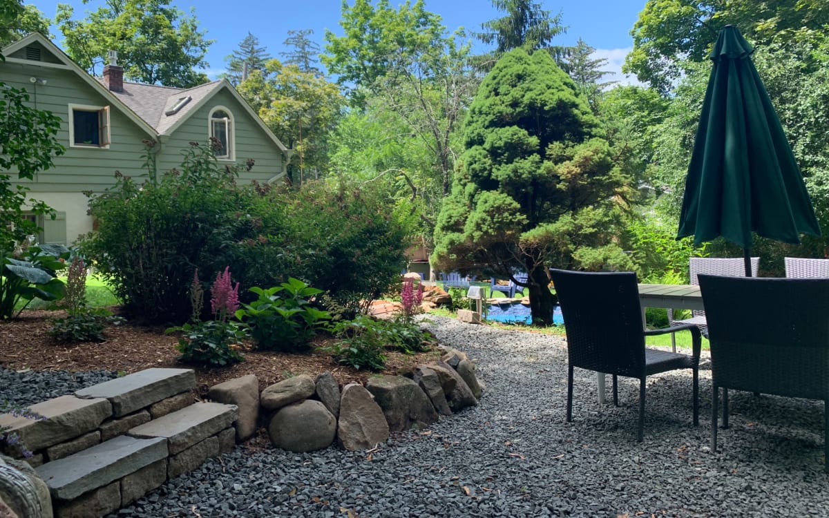 Charming Cottage with pond, secret garden and more, Valley Cottage, NY