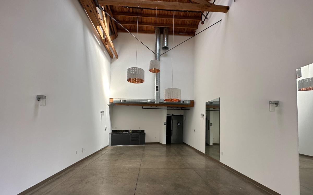 Modern Warehouse, Glendale, CA Production Peerspace