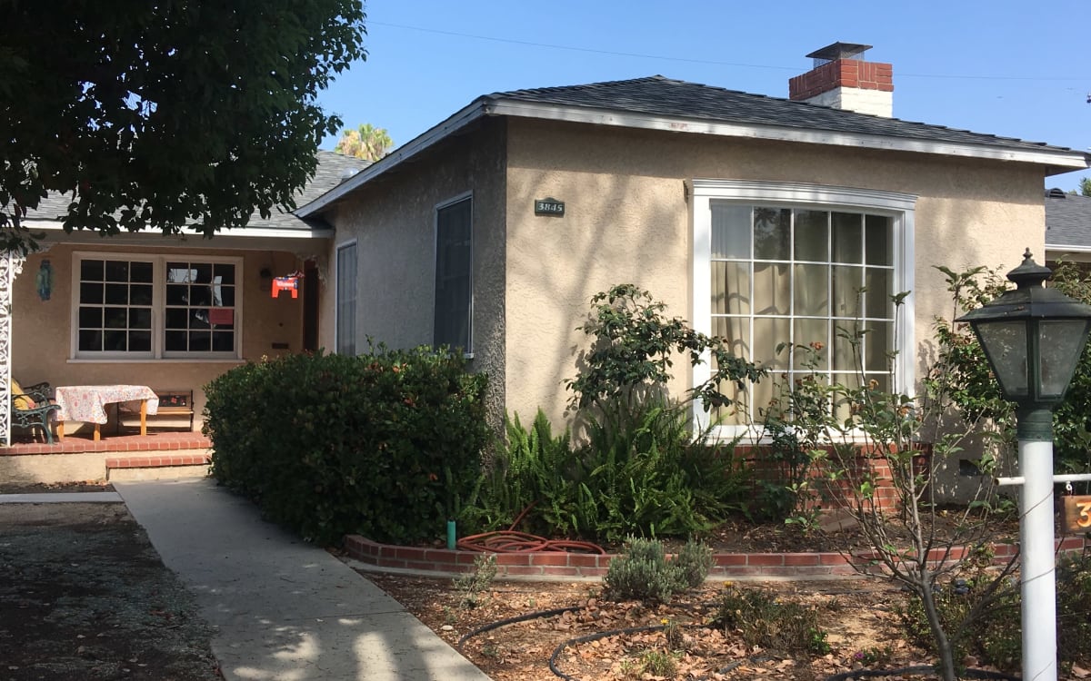 1939 Bixby Knolls Home with Dance Room and Tree House, LONG BEACH, CA Production Peerspace