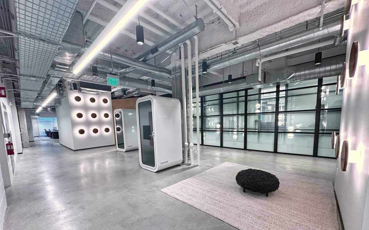 2nd Floor Lobby in Modern Office Building - Gorgeous Glass Atrium ...