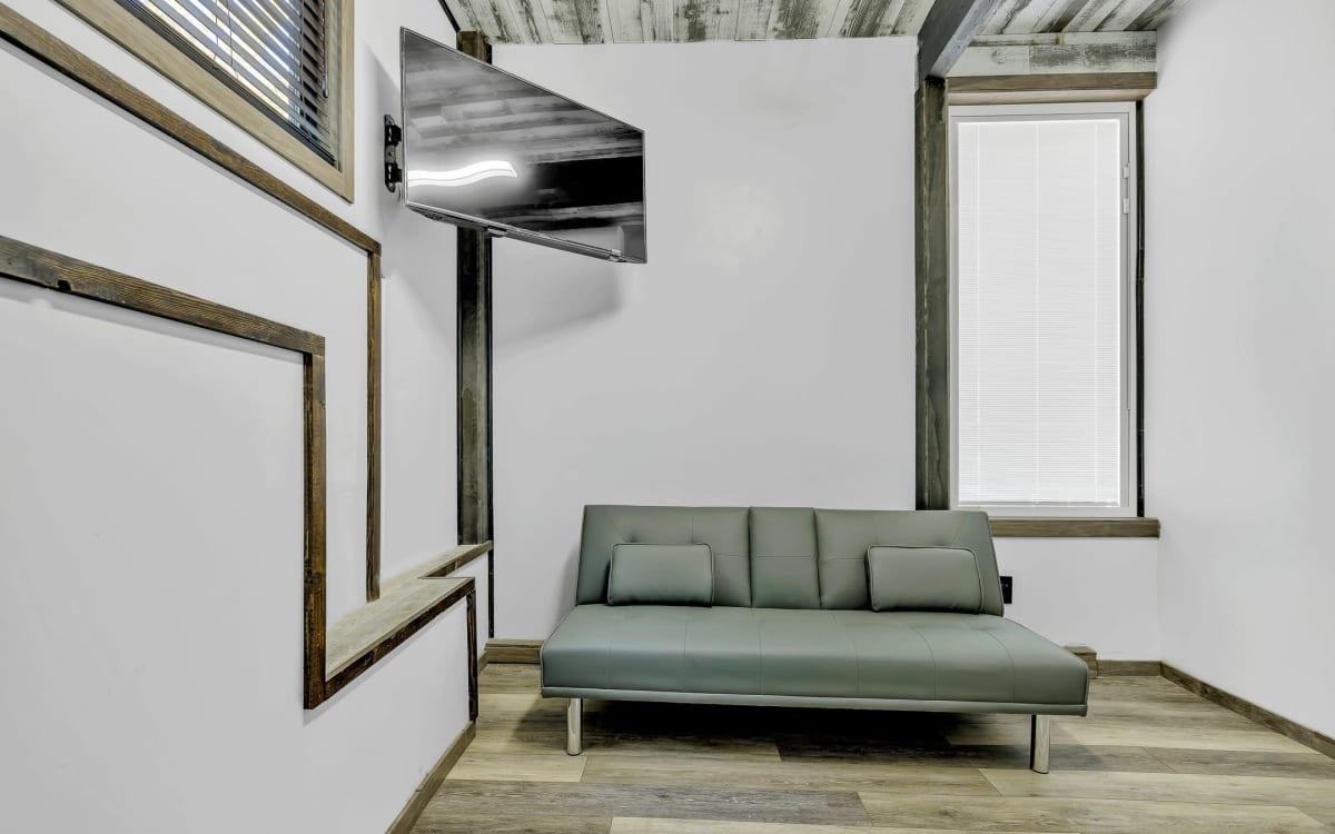 Duplex in Woodland Hills, Woodland Hills, CA OffSite Peerspace