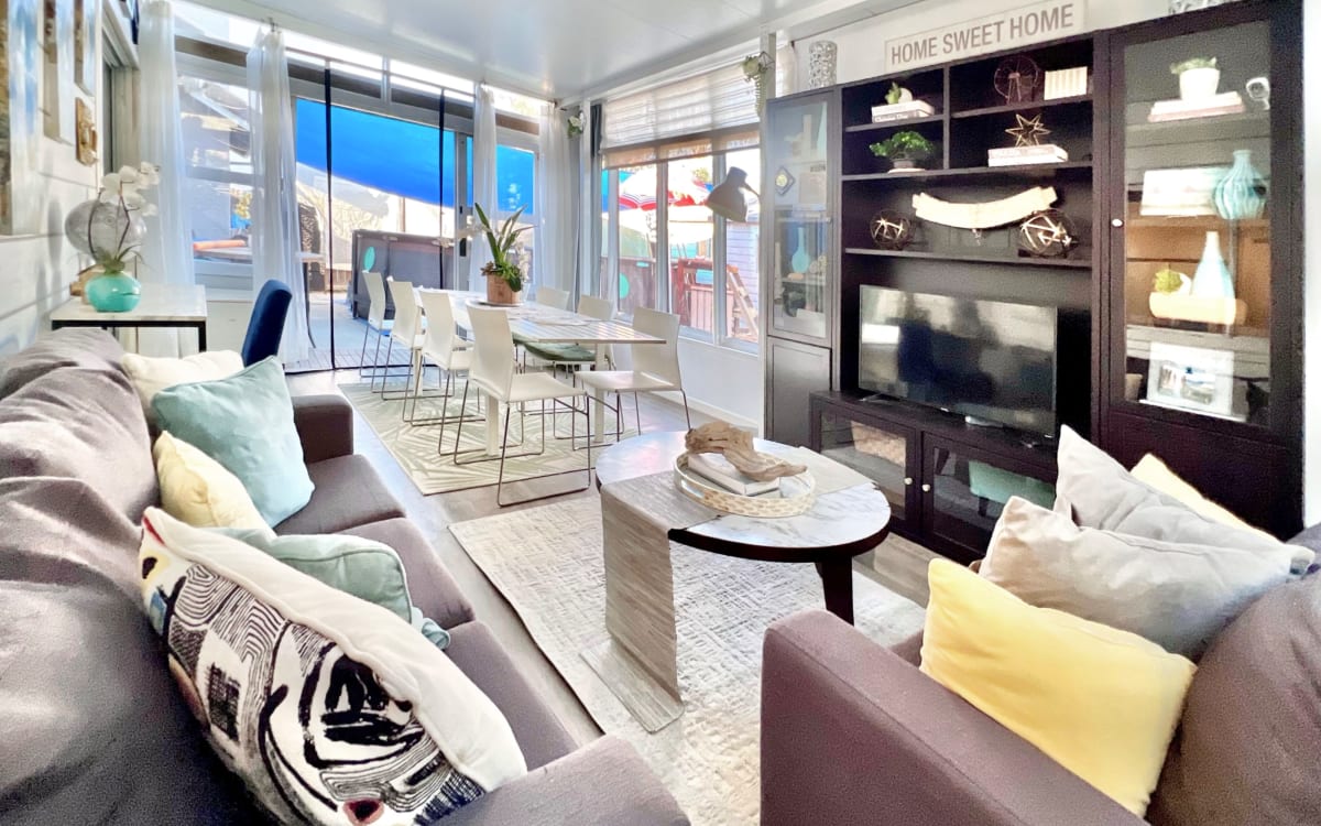 Bright, Modern, & Inviting Lifestyle Backyard Sunroom Studio, Stockton