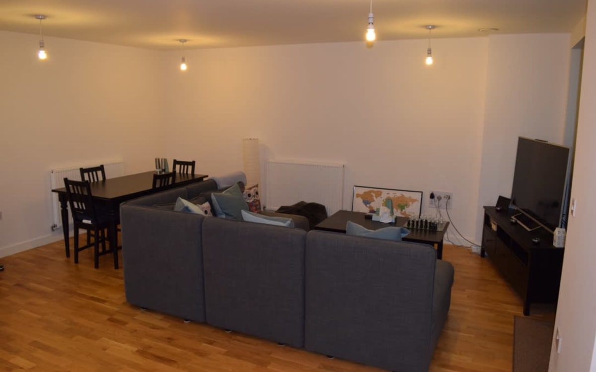 3 Bedroom Modern Apartment in Slough Central, Slough Production