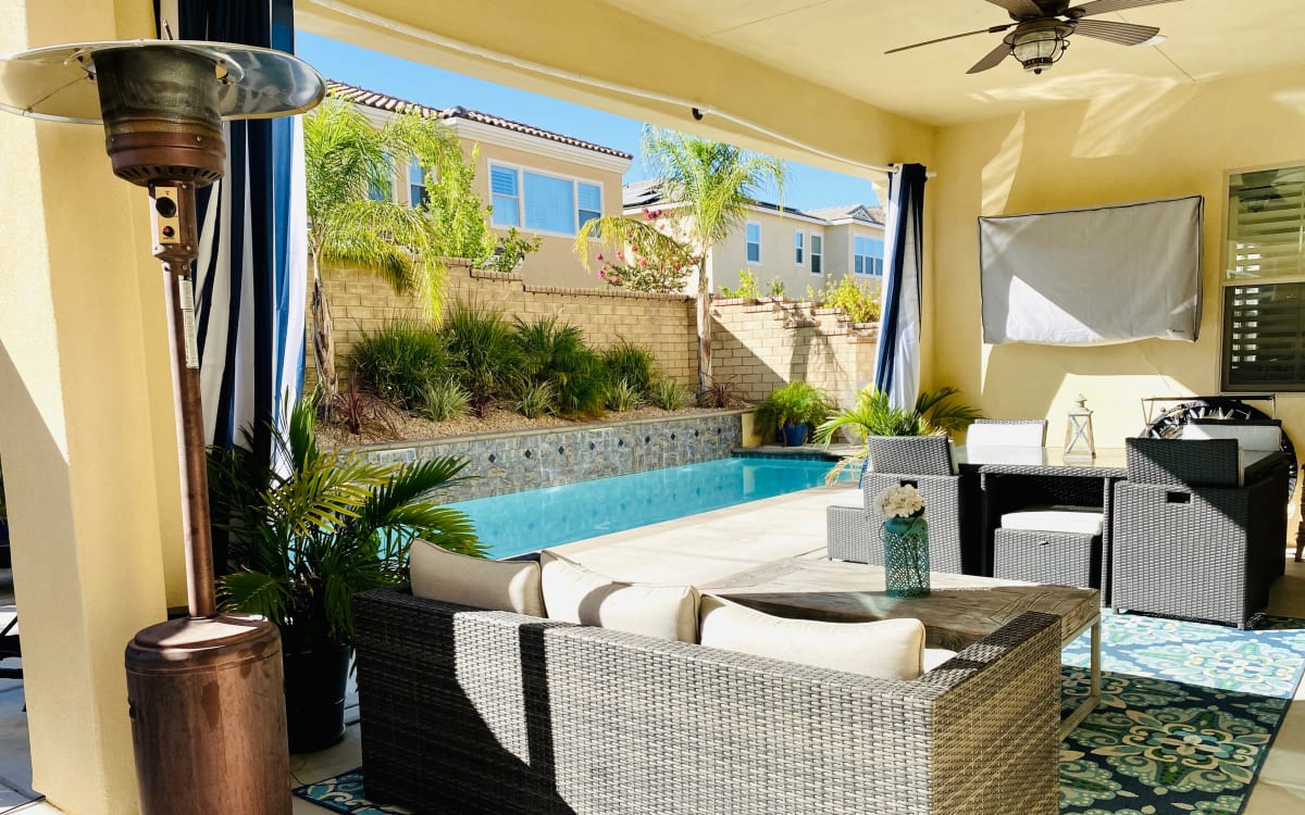 Spacious Kitchen, Dining, & Living Room House with a Pool, Santa