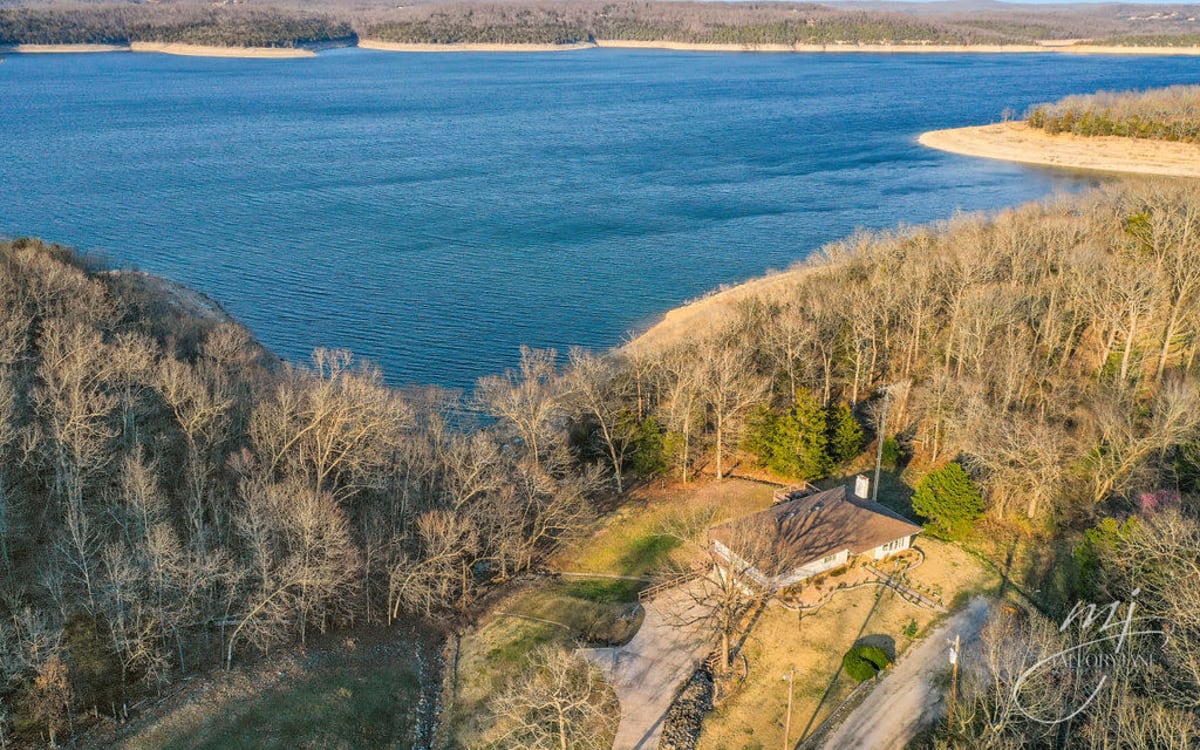 Private Lakefront Retreat, Bull Shoals, AR Production Peerspace