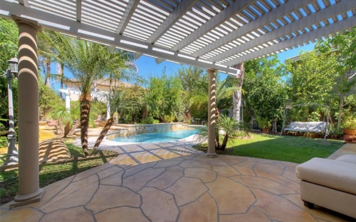 Suburban Two Story House with Pool, Reseda, CA Production Peerspace