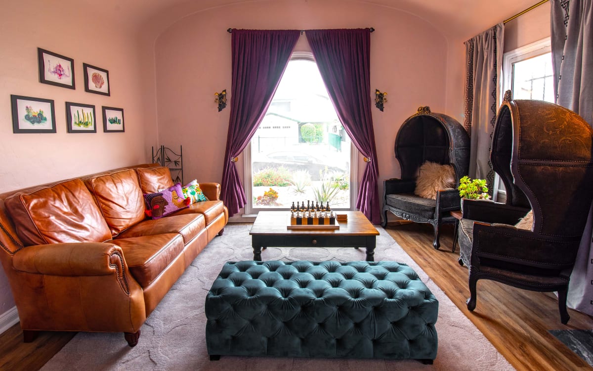 Spacious duplex apartment near Staples Center & DTLA, Los Angeles, CA