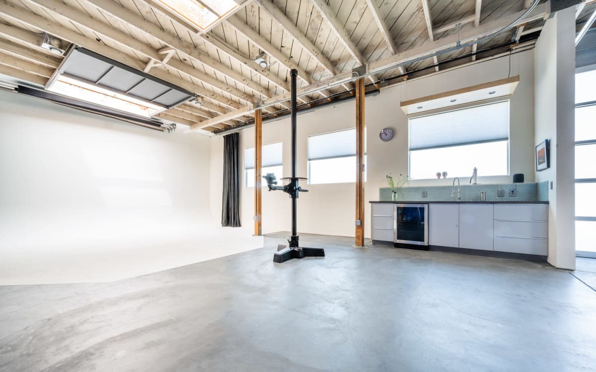 WellEquipped Pro Photo/Video (No Sound) Studio in Emeryville/N