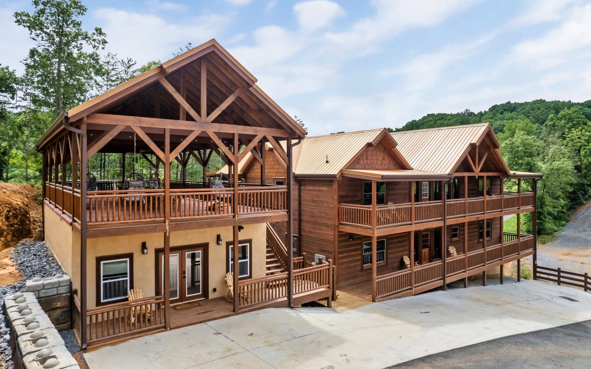 Ultimate Cabin Epic Game Room, 2 Hot Tubs, Private Pool, Pigeon