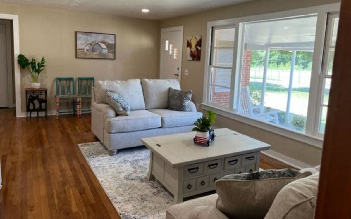 Charming Farm Home, Petrolia, TX Production Peerspace