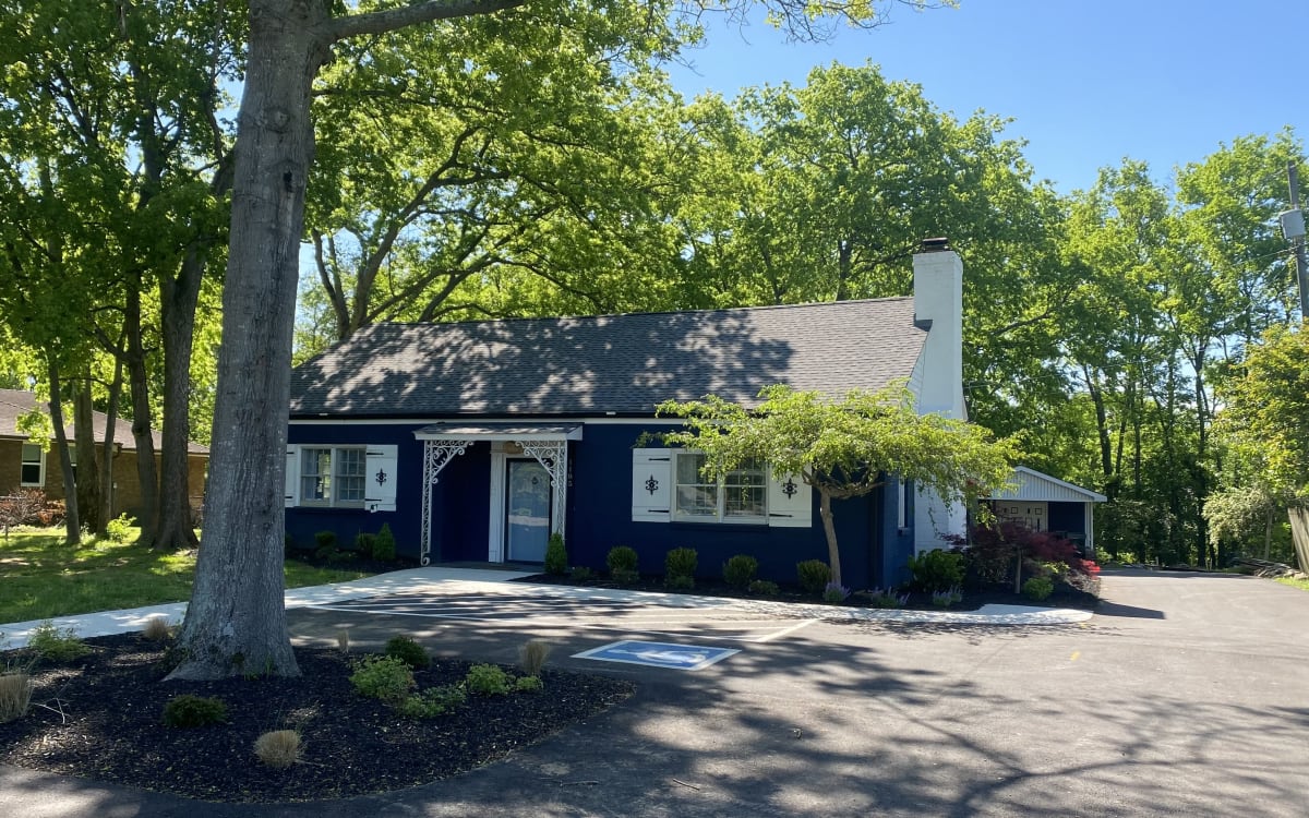 Cottage feel with modern decor, office space, kitchen, Gallatin, TN