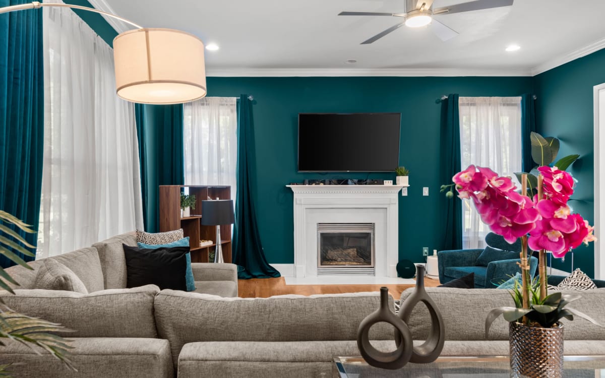 "Downtown Elegance Luxury Retreat with Parlor, Stylish Bar, and