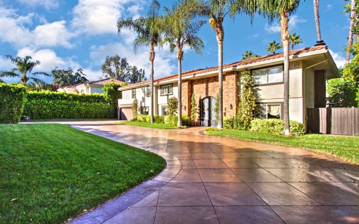 Beautiful house in the heart of Tarzana, Tarzana, CA Production