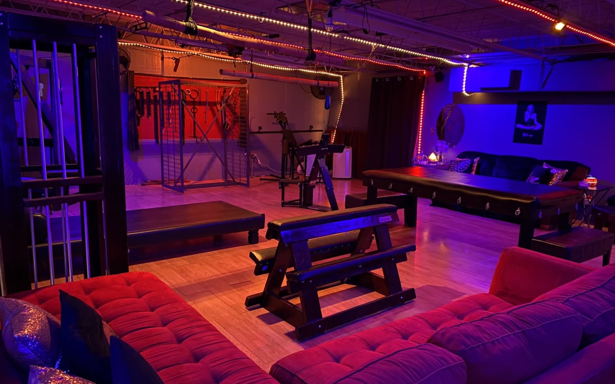 Sensual Dungeon A Fusion Of Tantra And Kink Sarasota Fl Production Peerspace 