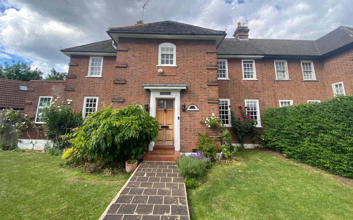 SemiDetached Traditional Style House With Huge Garden & Modern Studio