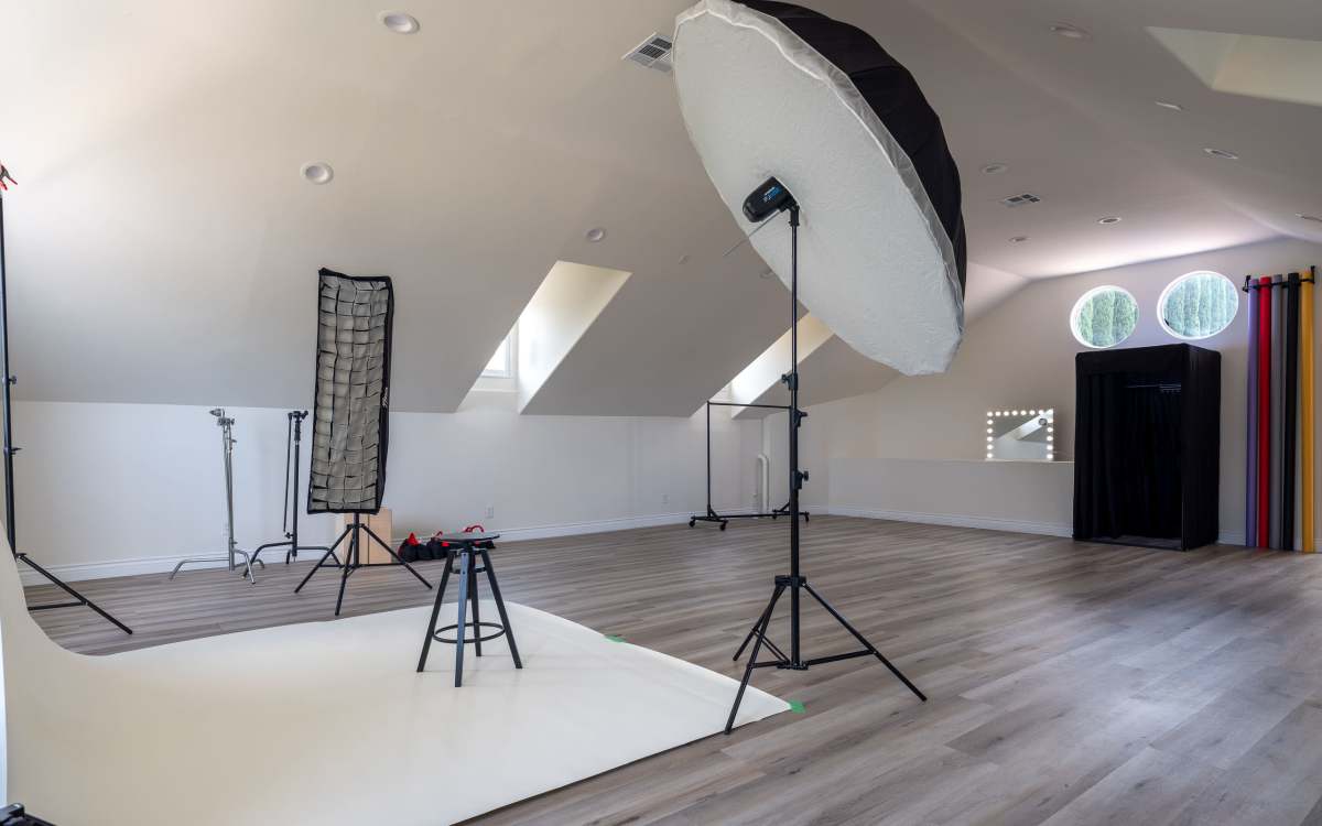 Specious Photo/Video studio in Greek House with AC, Encino, CA ...
