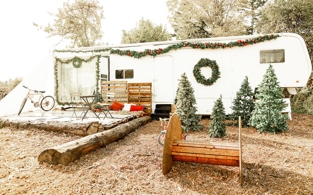 Cozy Camper with Holiday Decor and a little "Tree Farm", WA