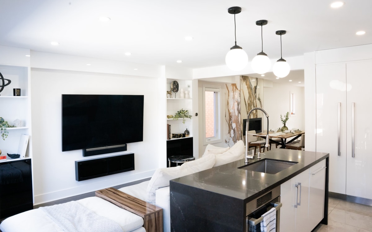 A 2000+ Sqft Chic Furnished Town Home with Lots of Natural Light and Pool, Ajax OffSite