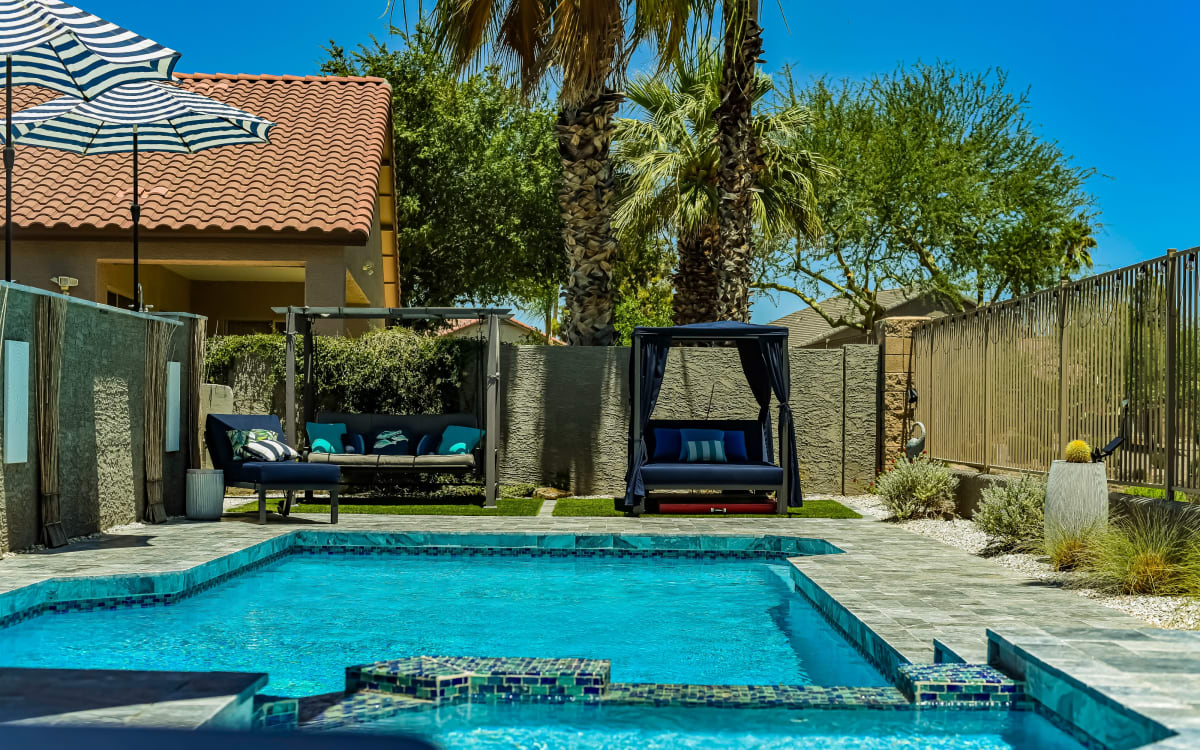 Luxury Backyard Saltwater Pool/Hot Tub Beautiful Greenbelt View Pool