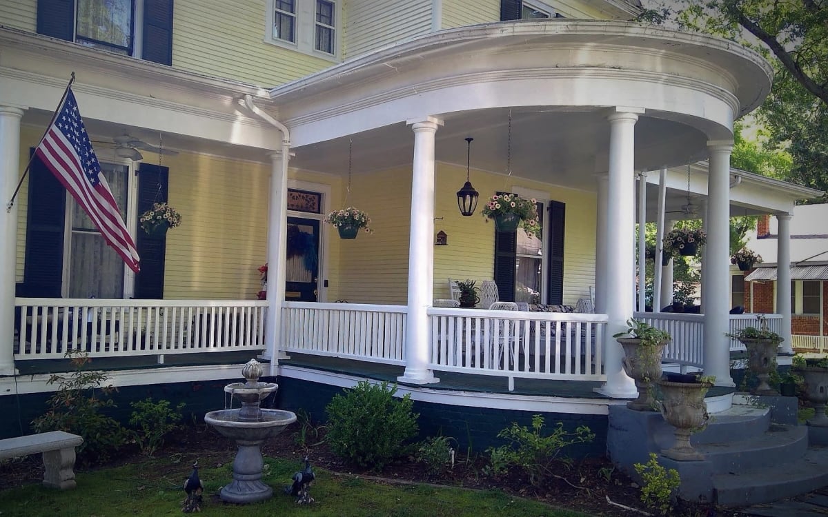 Victorian Home in Warrenton Historic District with Large Deck and Outside Space, Warrenton, NC