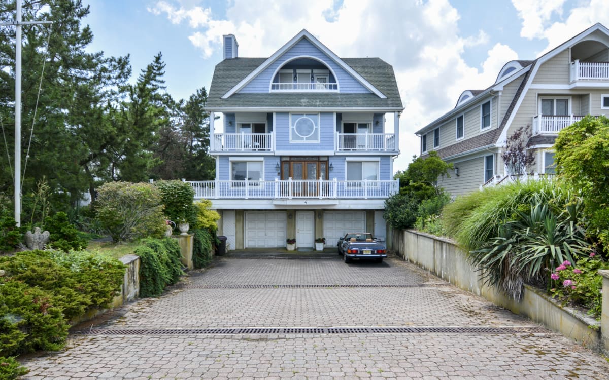 Quirky 1980s Stylised Beach House, Sea Girt, NJ Production Peerspace