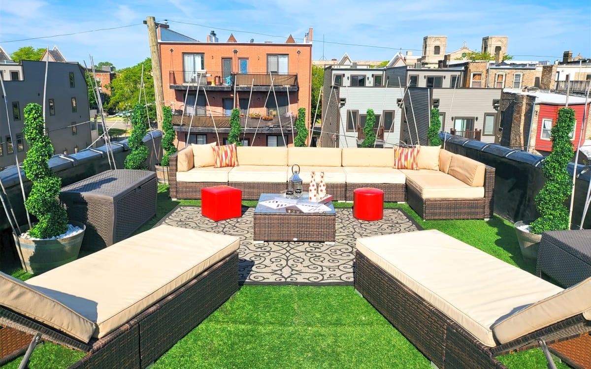 Catch a Pure Vibe in this Bronzeville Beauty, Chicago, IL Event