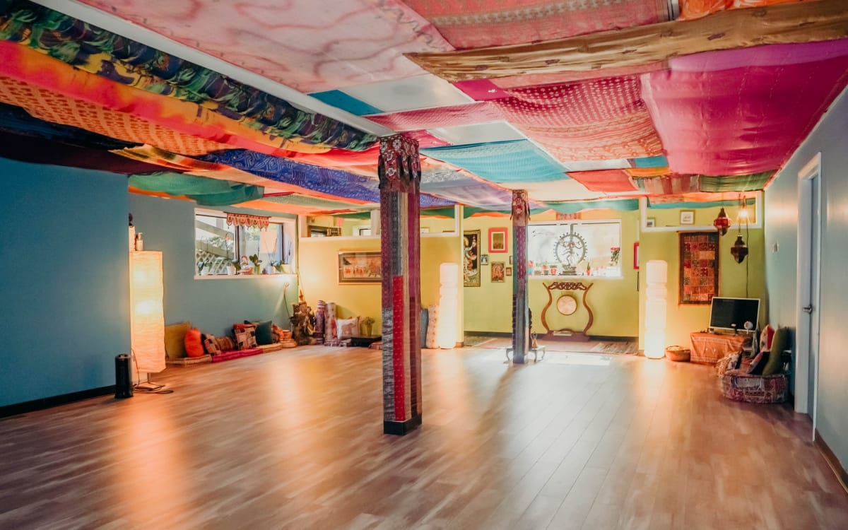 How Much Does it Cost to Rent a Yoga Studio? - Peerspace