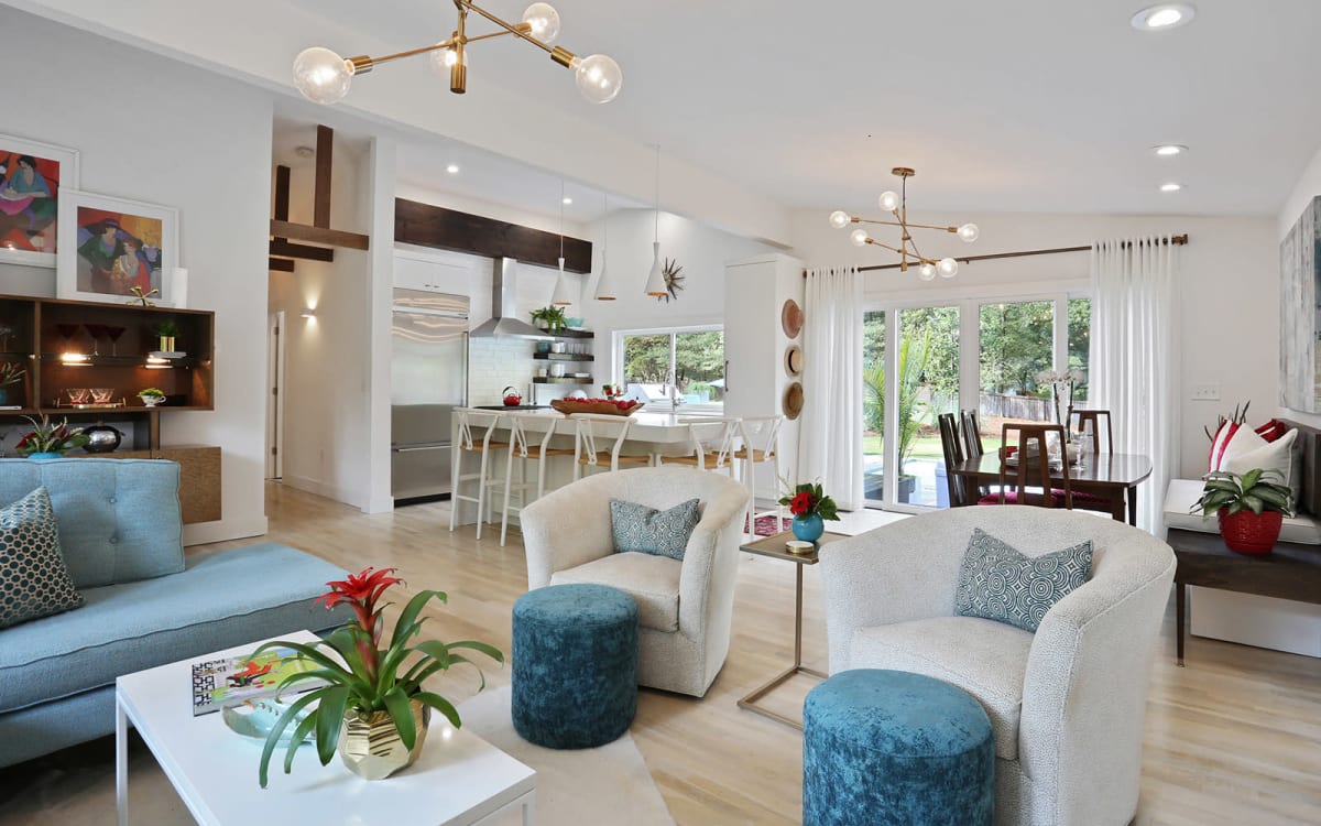 Midcentury Home with Airstream and Tiny House Close to Downtown