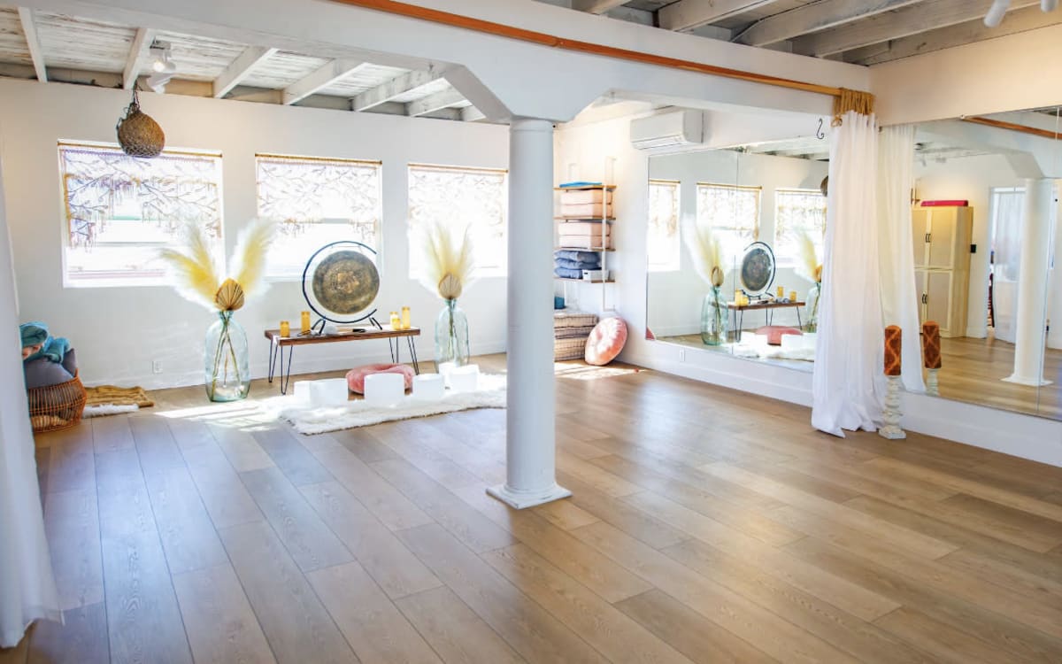 Downtown Manhattan Beach Light Airy Boho Studio, Manhattan beach, CA