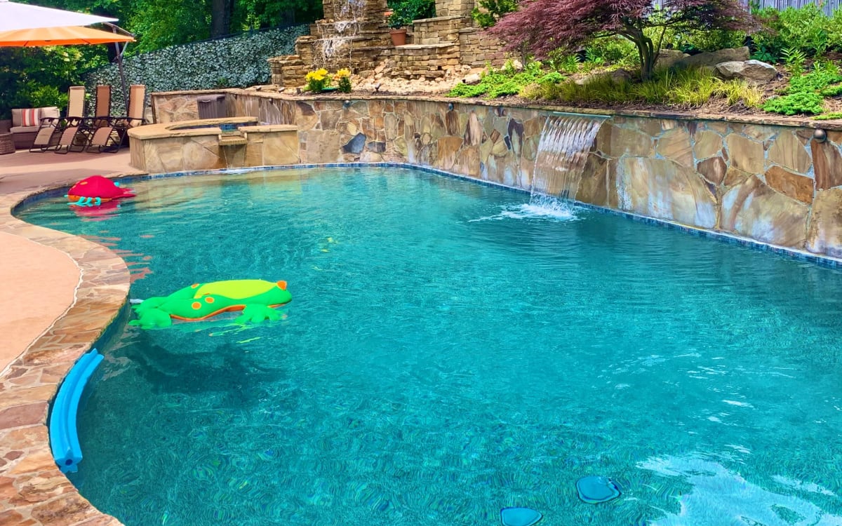 Beautiful Spacious Home On A Golf Course With A Private Pool In 