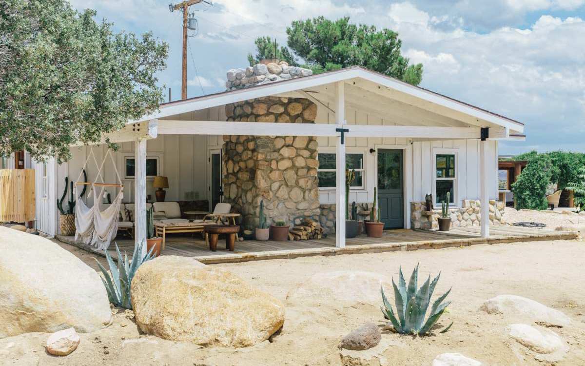 Joshua Tree/Pioneertown Private Desert Ranch with Barn and Airstream on ...