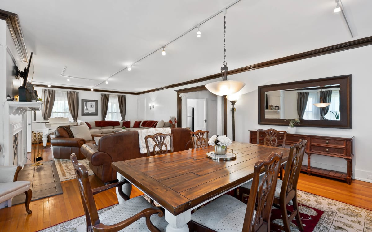 Huge and FullyEquipped Condo, Geneva, IL Event Peerspace