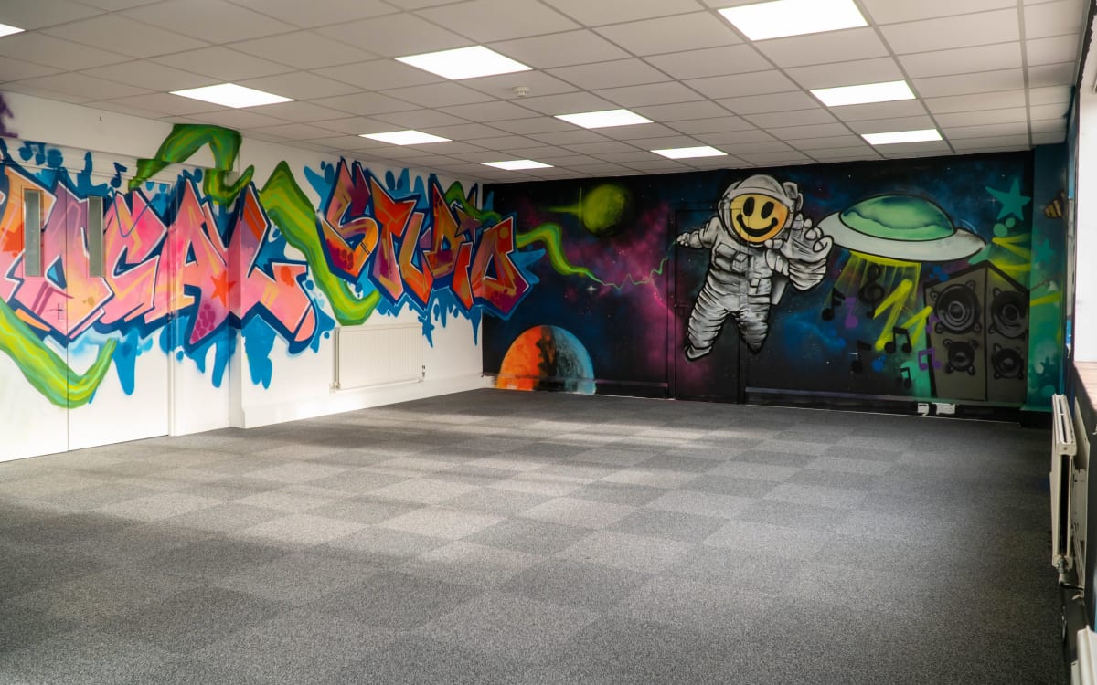 Spacious studio with unique design, Woodley | Production | Peerspace