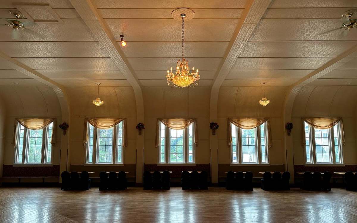 The Crystal Ballroom Art Deco Vintage Event Space, Hilbert, WI Event