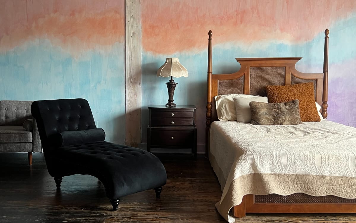 NSR LOFT 2 // Downtown Loft with Natural Light and Modular Vintage