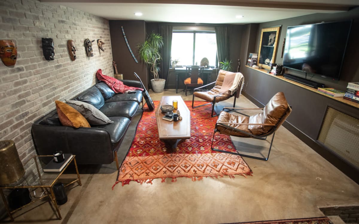 Luxury 14,000sq ft Mansion. Former funeral home, Dresden Event