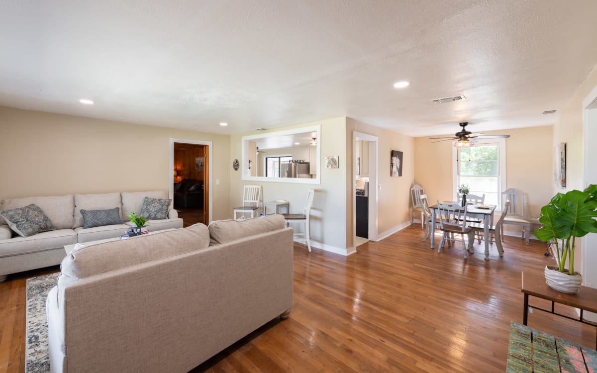 Charming Farm Home, Petrolia, TX OffSite Peerspace