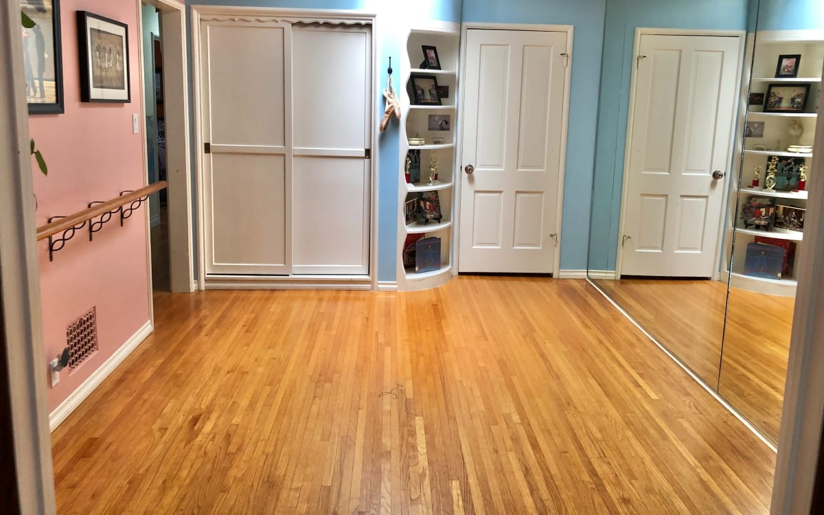 1939 Bixby Knolls Home with Dance Room and Tree House, LONG BEACH, CA