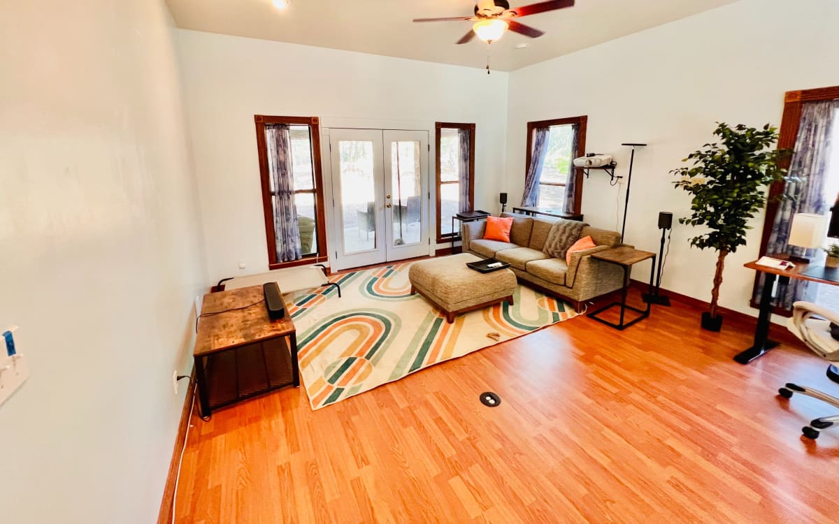 20Acre Ranch with Pond and Farmhouse, Smithville, TX Production