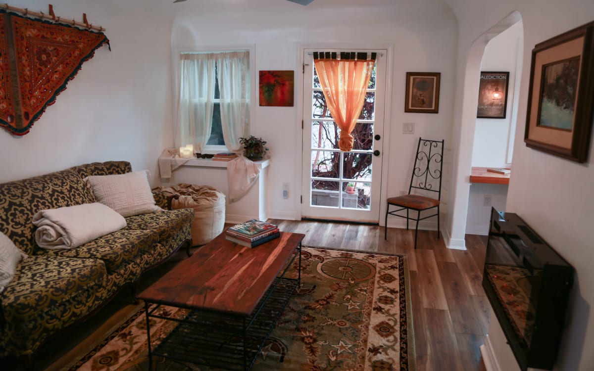 Silverlake apartment and workspace with large garden patio, Los Angeles, CA Production Peerspace