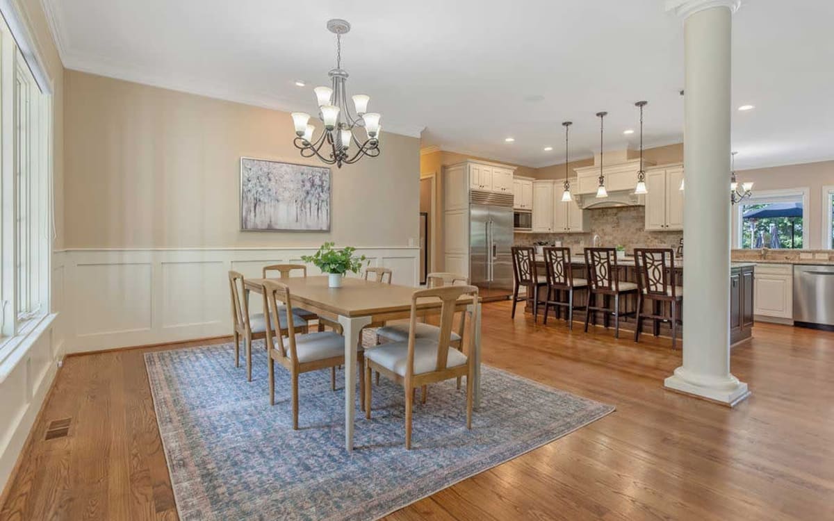 Luxury Villa with Lake View, Pool, and Huge Back Yard!, Apex, NC