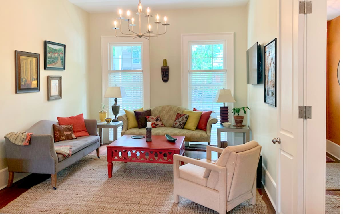 Downtown Salon Loft w Private Brick Courtyard, Two open Porches and ...