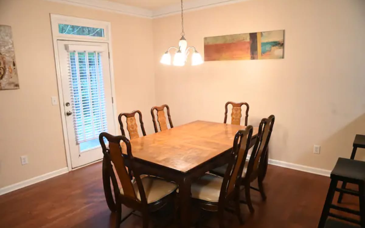 ⭐Spacious Six Flags Family Home w/ Gas BBQ Grill⭐, Austell, GA OffSite Peerspace