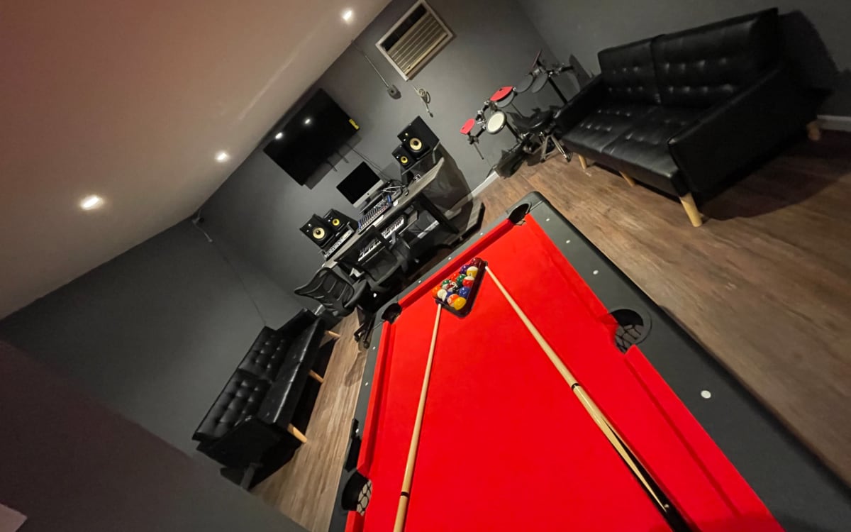 Quality STUDIO With Free Parking, Mastic, NY Event Peerspace