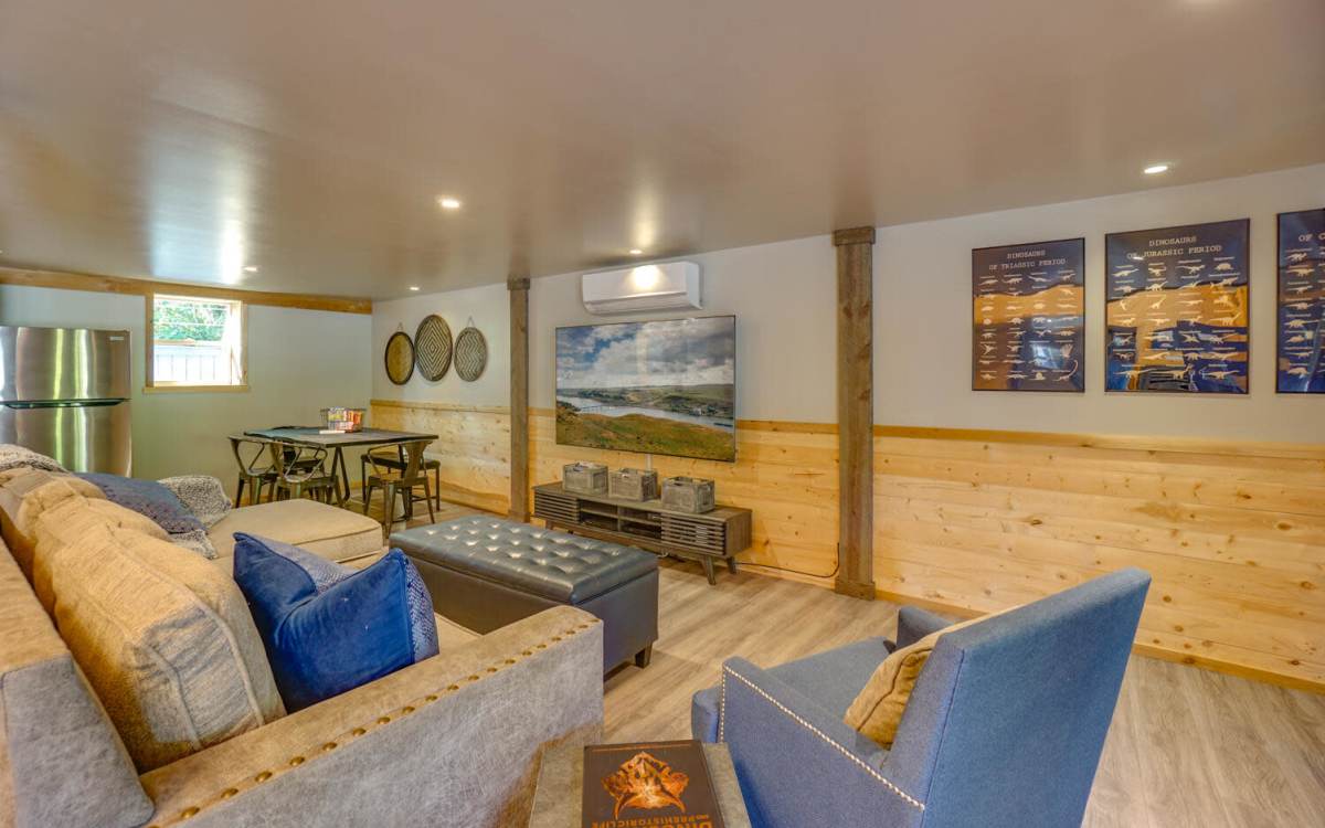 Jurassic Park Themed Home w/ Life Size Animatronic Dinosaurs, Washougal