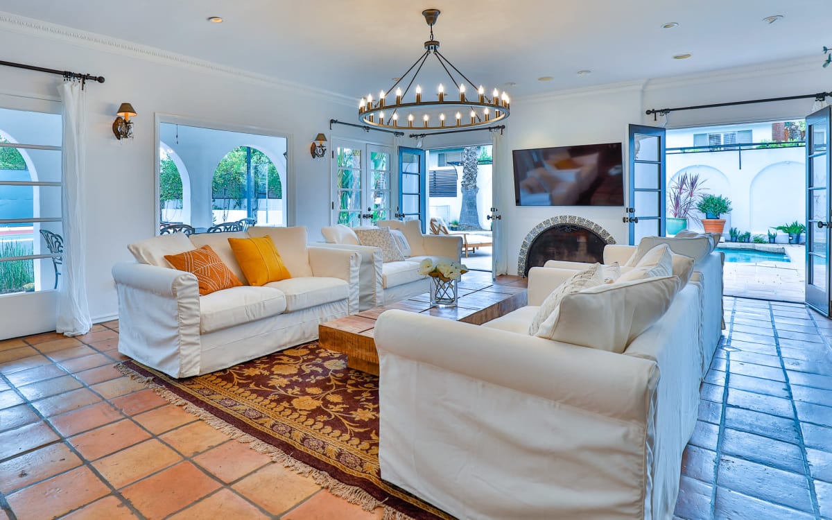 40Love ResortEstate Pool and Tennis Court, Sherman Oaks, CA Off